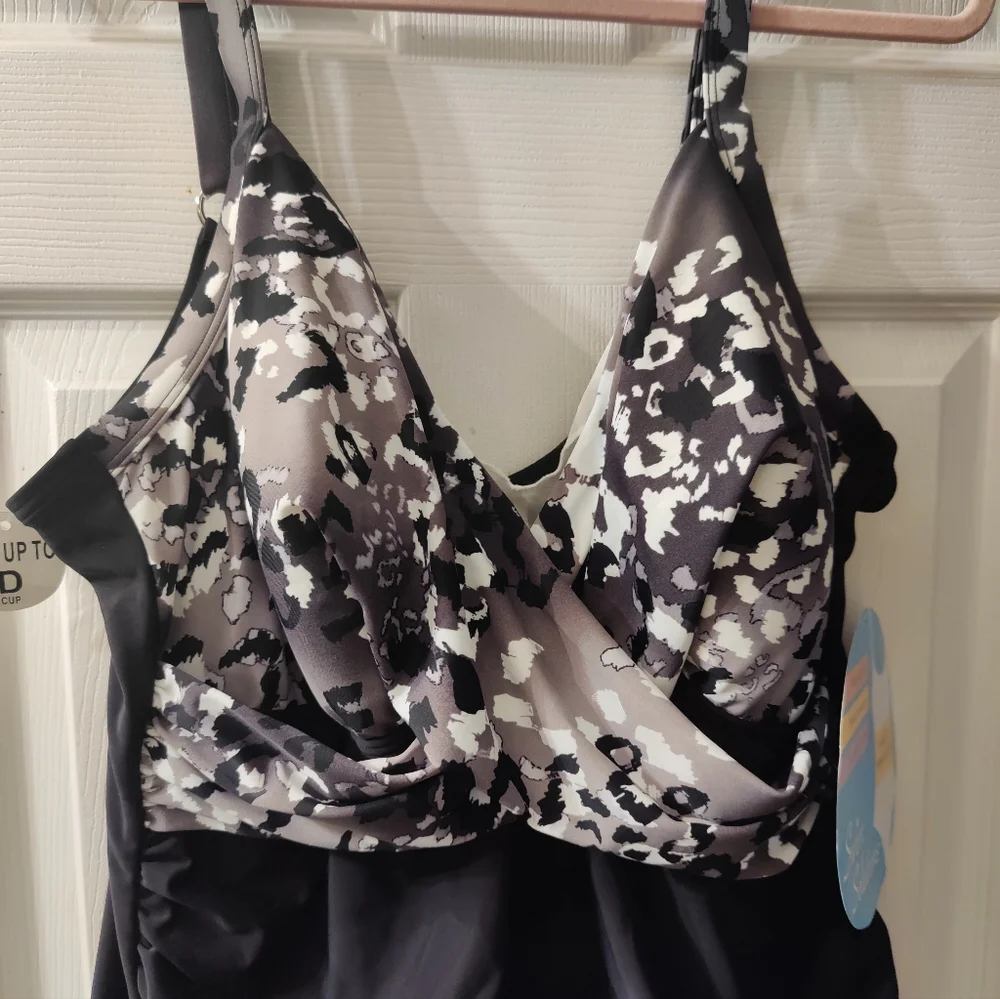 NWT Swim Solutions Black and White Plus Size 20W One-Piece Swimsuit - Picture 6 of 9